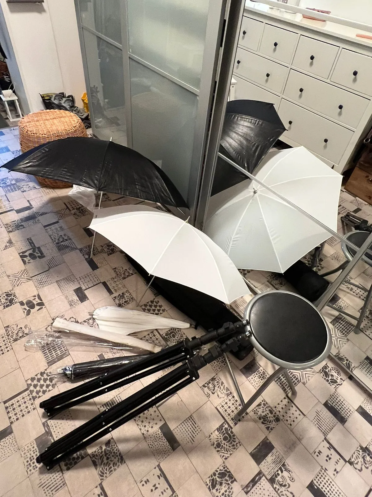 Elinchrom jalustasetti 2 x 30101 + laukku + 2 kpl mustia hopeaheijastimia + 2 kpl valkoisia läpiammu, kuva 5
