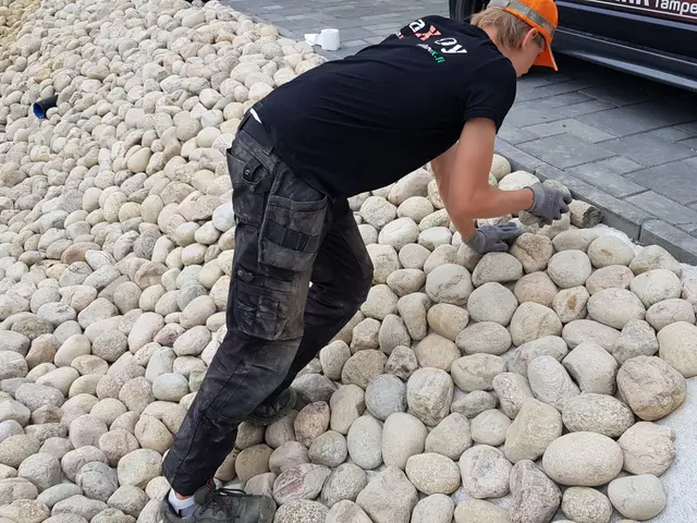Seulanpääkivi, 100-150mm, 900 kg (suursäkki) sekaväri – Pirkkala